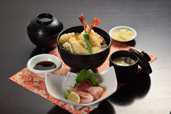 春の天丼刺身膳　1580円